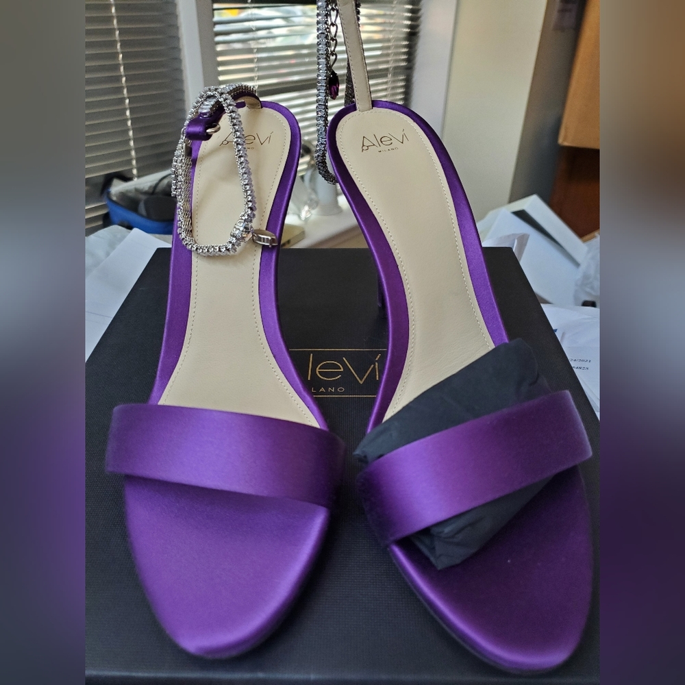 NIB sz 38 And 41 $950 Alevi heels with crystal strap